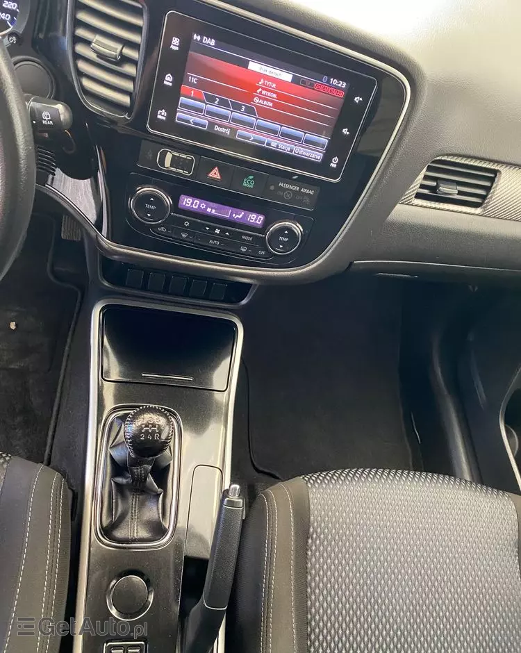 MITSUBISHI Outlander 2.0 2WD Edition 100