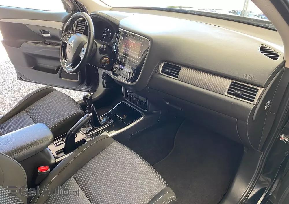 MITSUBISHI Outlander 2.0 2WD Edition 100