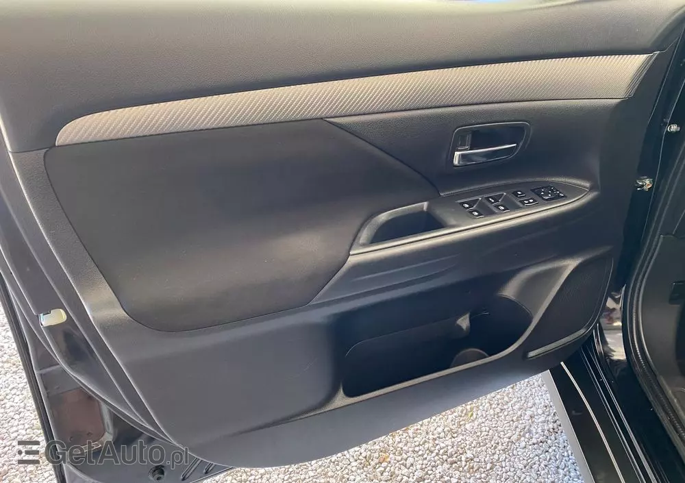 MITSUBISHI Outlander 2.0 2WD Edition 100