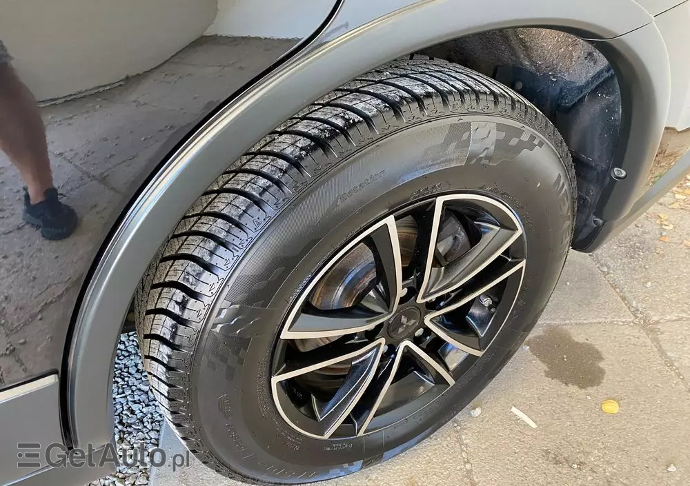 MITSUBISHI Outlander 2.0 2WD Edition 100