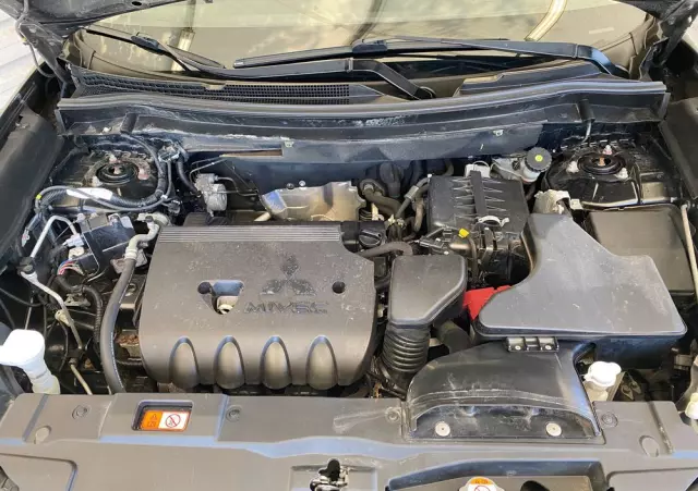 MITSUBISHI Outlander 2.0 2WD Edition 100