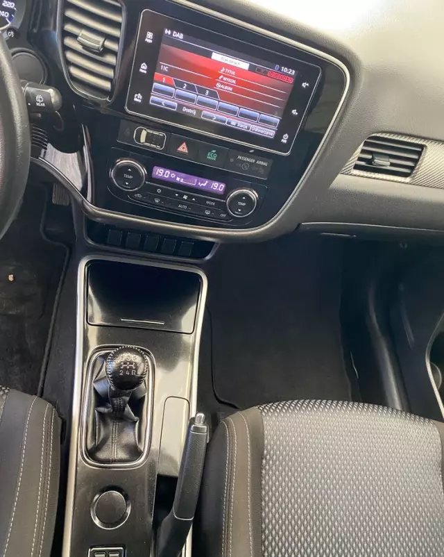 MITSUBISHI Outlander 2.0 2WD Edition 100