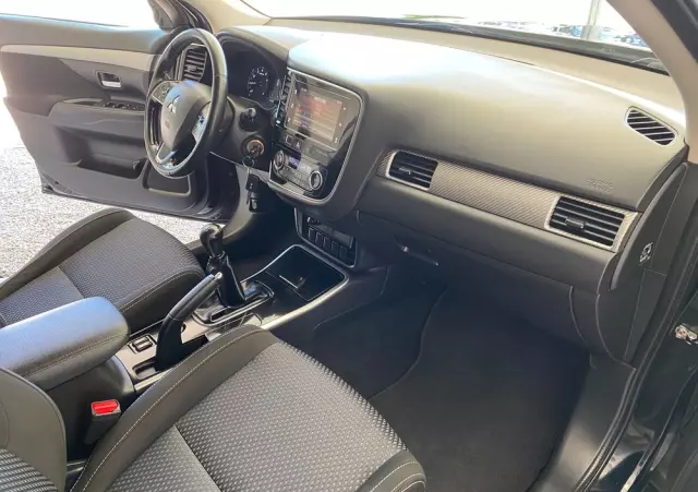 MITSUBISHI Outlander 2.0 2WD Edition 100