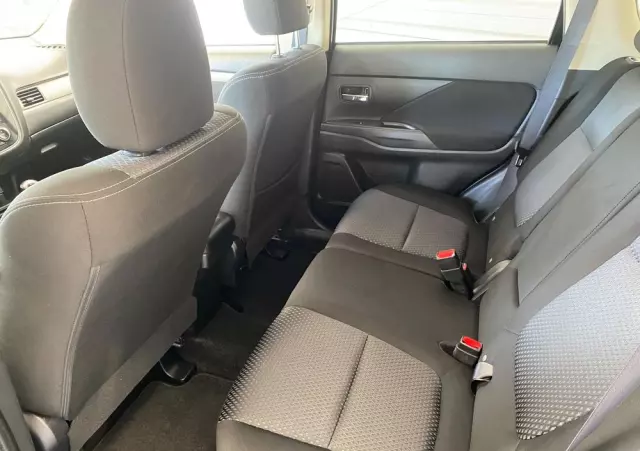 MITSUBISHI Outlander 2.0 2WD Edition 100