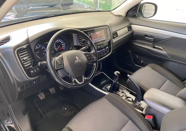 MITSUBISHI Outlander 2.0 2WD Edition 100