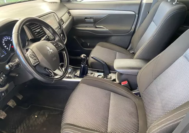 MITSUBISHI Outlander 2.0 2WD Edition 100