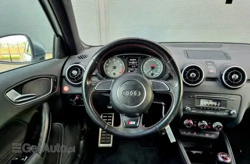 AUDI S1 