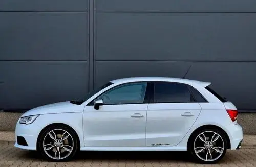 AUDI S1 