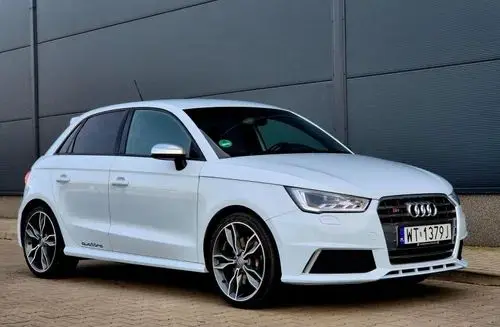 AUDI S1 