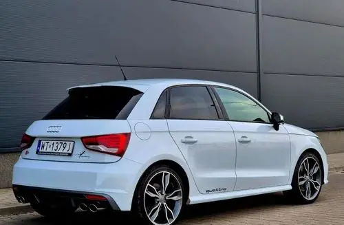 AUDI S1 