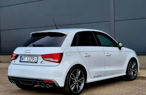 AUDI S1 