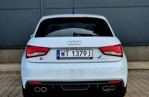 AUDI S1 