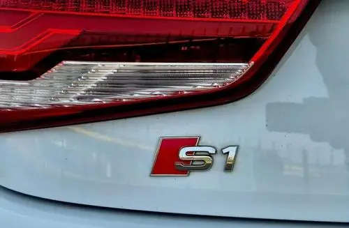 AUDI S1 