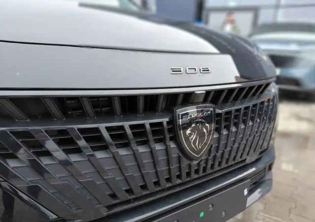 PEUGEOT 308 1.5 BlueHDi Business S&S EAT8