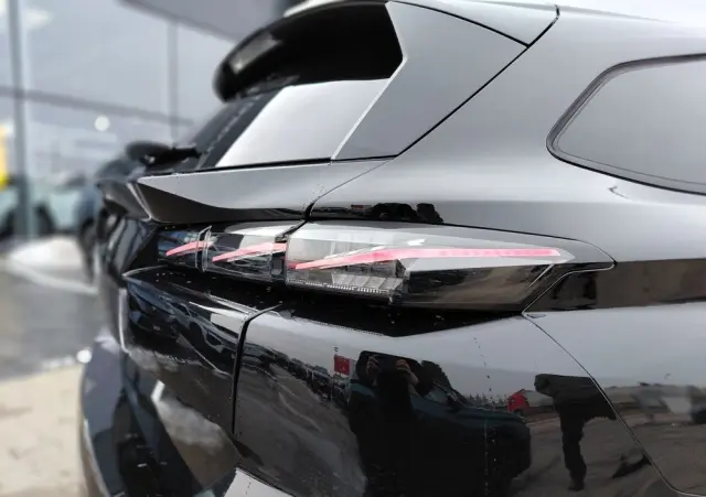 PEUGEOT 308 1.5 BlueHDi Business S&S EAT8