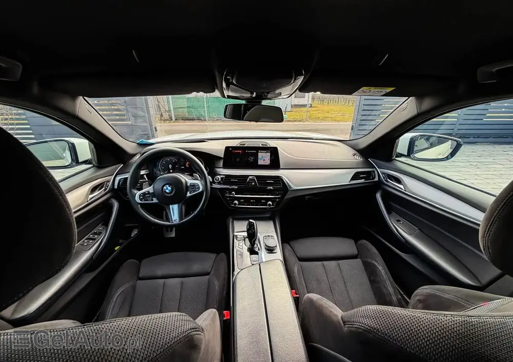 BMW Seria 5 520d M Sport sport