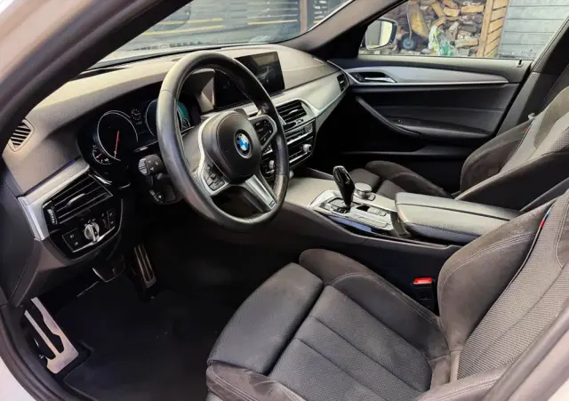 BMW Seria 5 520d M Sport sport