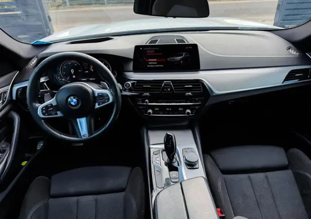 BMW Seria 5 520d M Sport sport