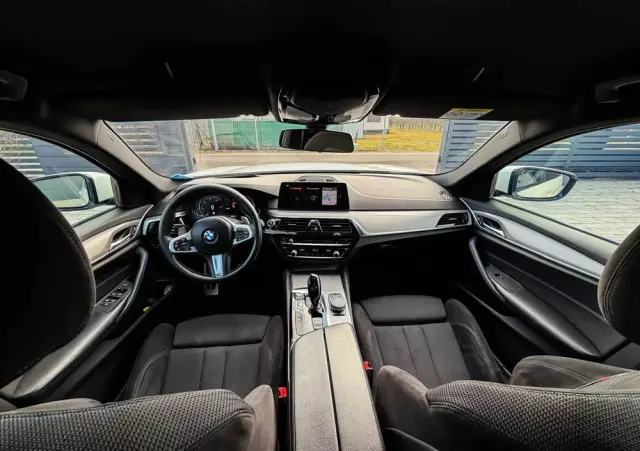 BMW Seria 5 520d M Sport sport