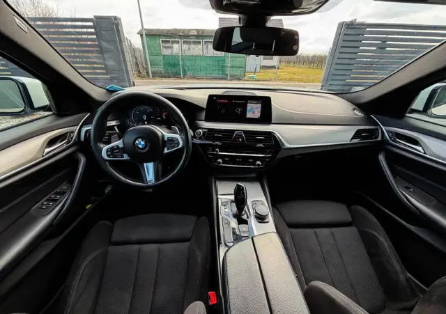 BMW Seria 5 520d M Sport sport