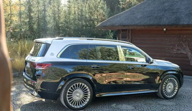 MERCEDES-BENZ GLS Maybach 