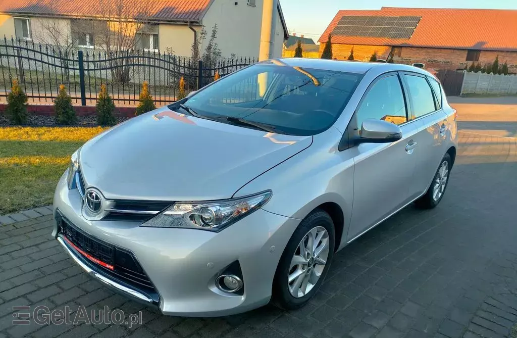 TOYOTA Auris 