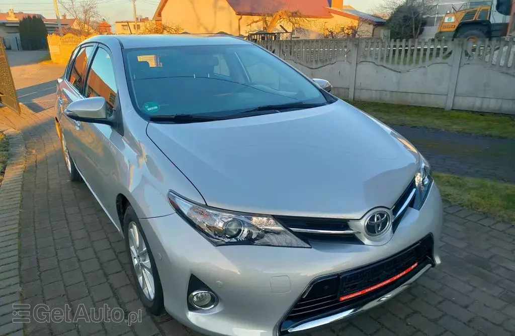 TOYOTA Auris 