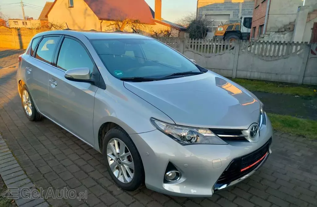 TOYOTA Auris 