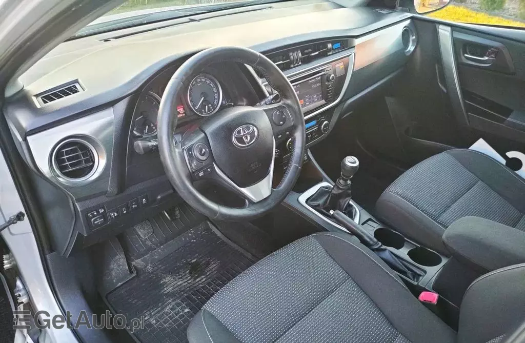 TOYOTA Auris 