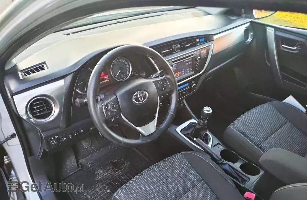 TOYOTA Auris 