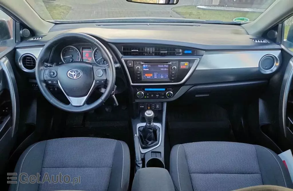 TOYOTA Auris 
