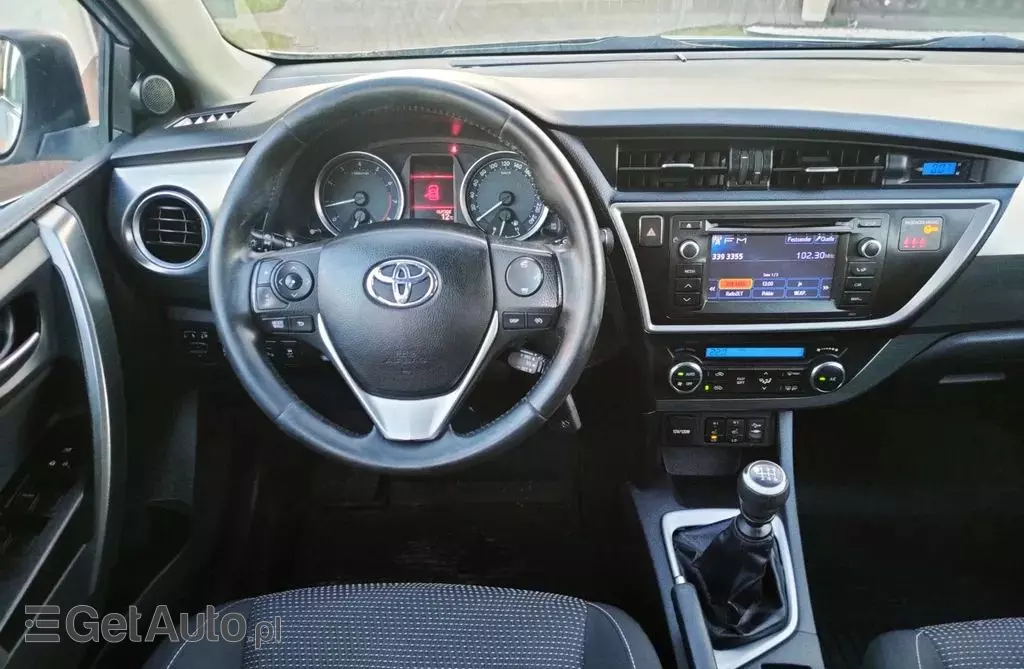 TOYOTA Auris 