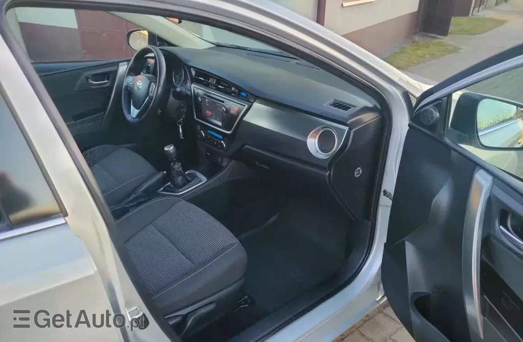 TOYOTA Auris 