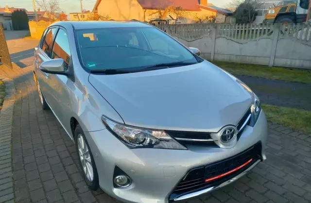 TOYOTA Auris 