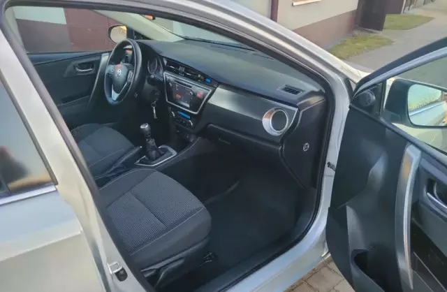 TOYOTA Auris 