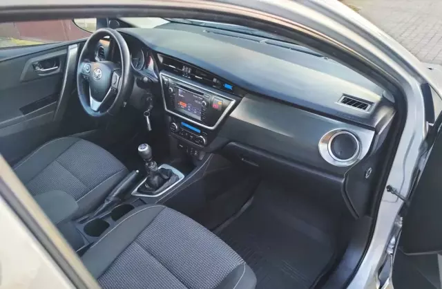 TOYOTA Auris 