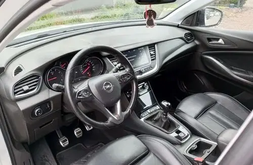 OPEL Grandland 