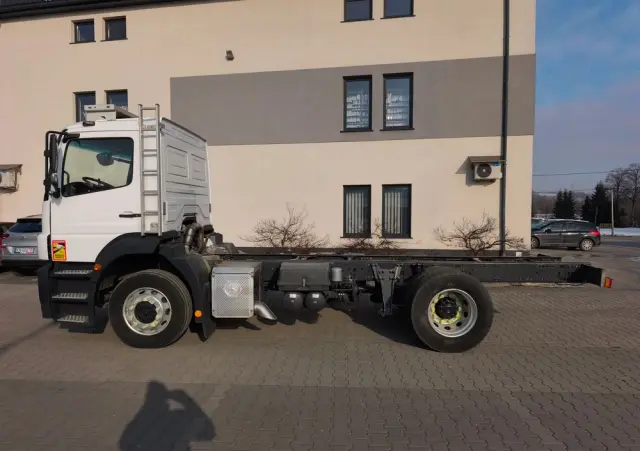 MERCEDES-BENZ AXOR 1829 rama do zabudowy blokada mostu 