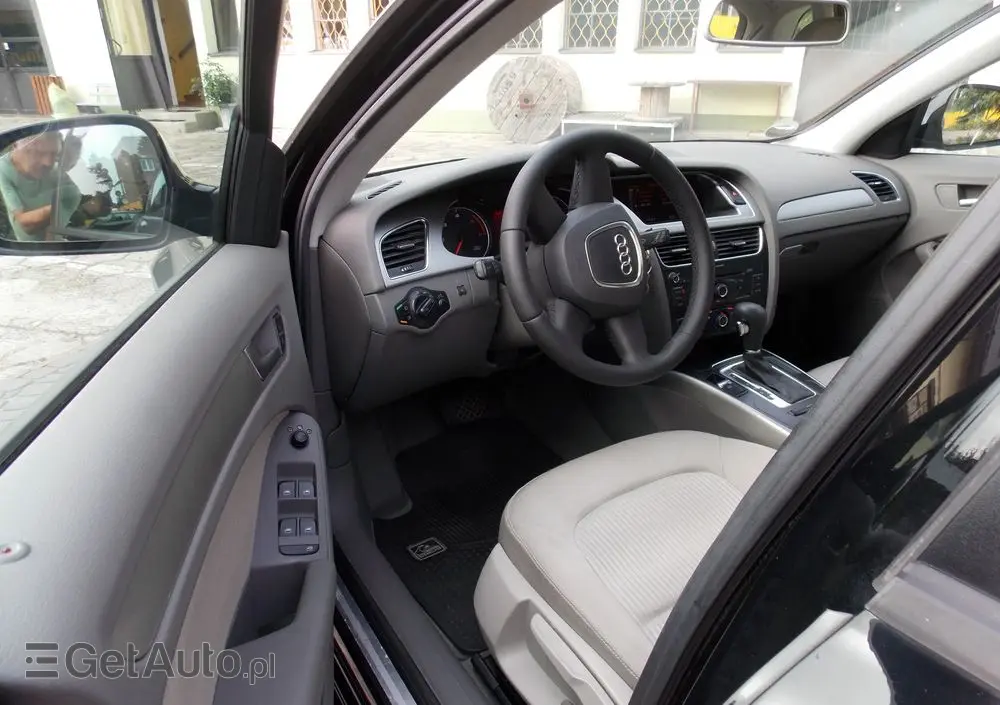 AUDI A4 Avant 2.0 TDI DPF multitronic Attraction