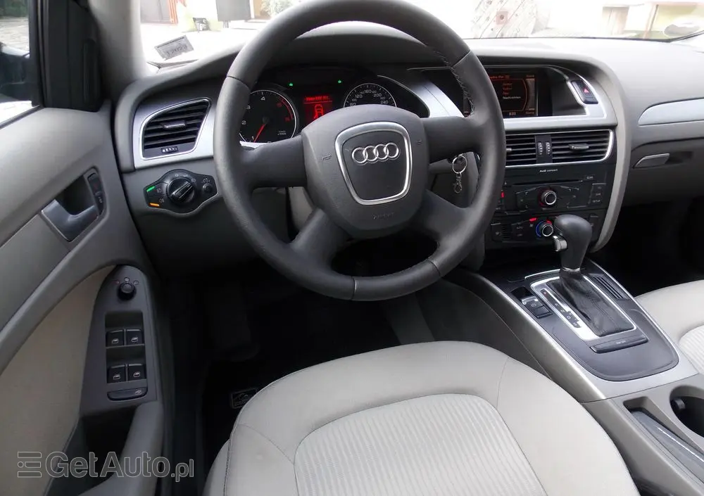 AUDI A4 Avant 2.0 TDI DPF multitronic Attraction
