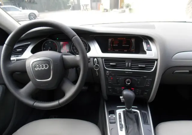AUDI A4 Avant 2.0 TDI DPF multitronic Attraction