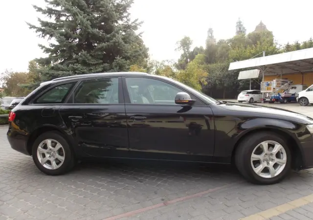 AUDI A4 Avant 2.0 TDI DPF multitronic Attraction