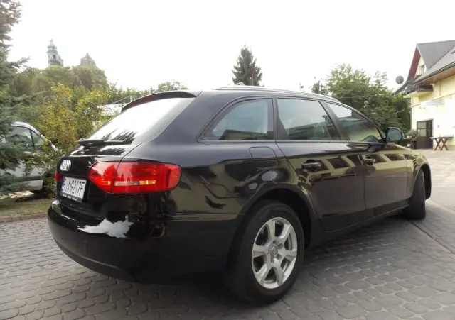 AUDI A4 Avant 2.0 TDI DPF multitronic Attraction