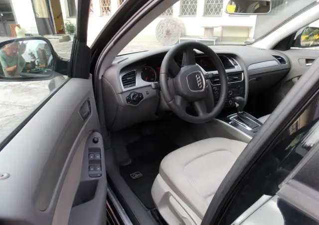 AUDI A4 Avant 2.0 TDI DPF multitronic Attraction