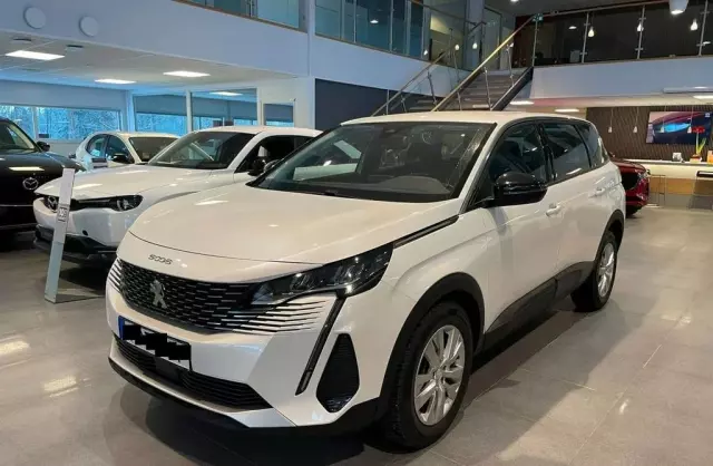 PEUGEOT 5008 