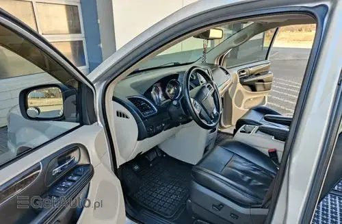 CHRYSLER Town & Country 