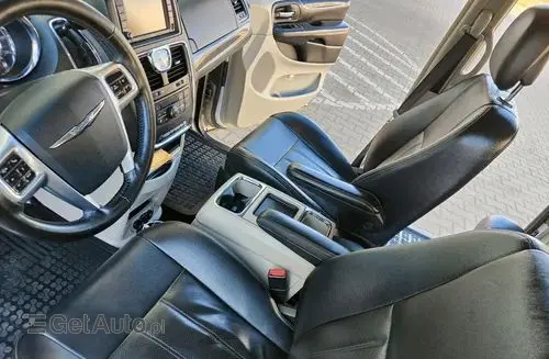 CHRYSLER Town & Country 