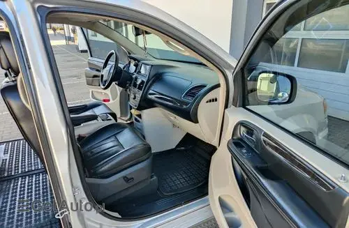CHRYSLER Town & Country 