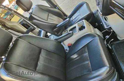 CHRYSLER Town & Country 