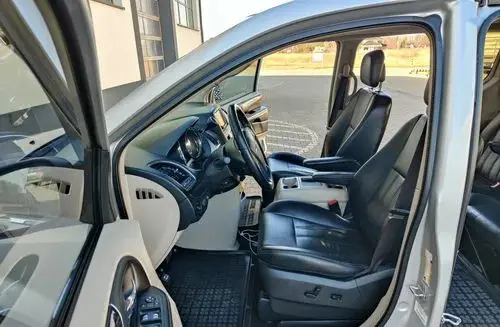 CHRYSLER Town & Country 
